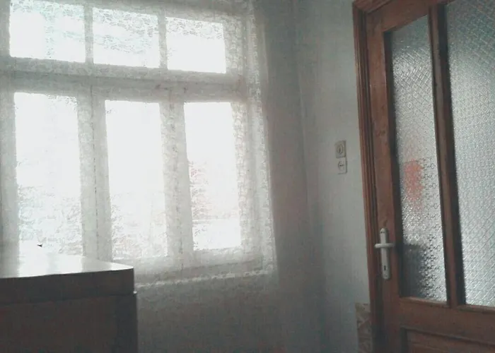 Small For Two In Private 招待所